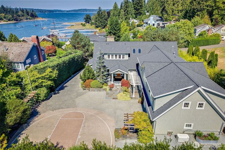 Property Photo:  9223  Allens Cove Lane NE  WA 98110 