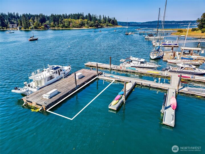 Property Photo:  9223  Allens Cove Lane NE  WA 98110 
