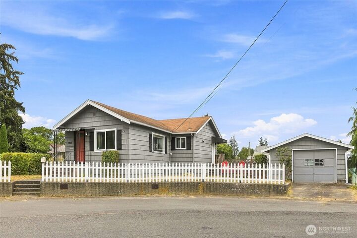 Property Photo: 1912 7th Street WA 98337