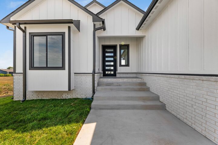 Property Photo:  2644 E Ironstone Ct  KS 67219 