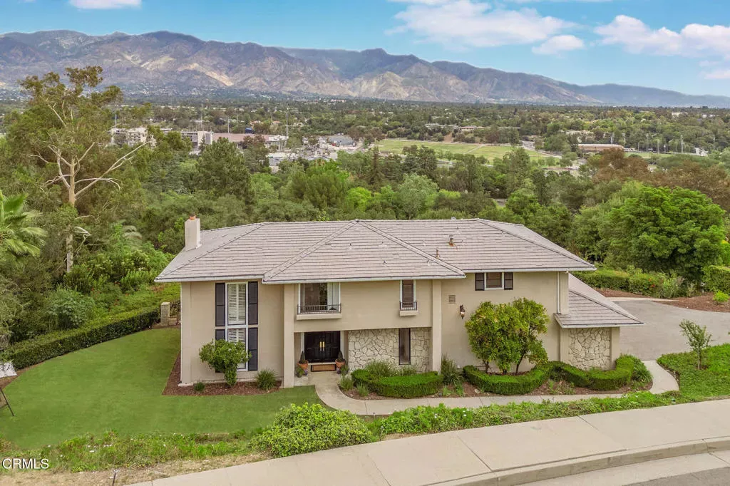 Property Photo:  1095 Linda Glen Drive  CA 91105 
