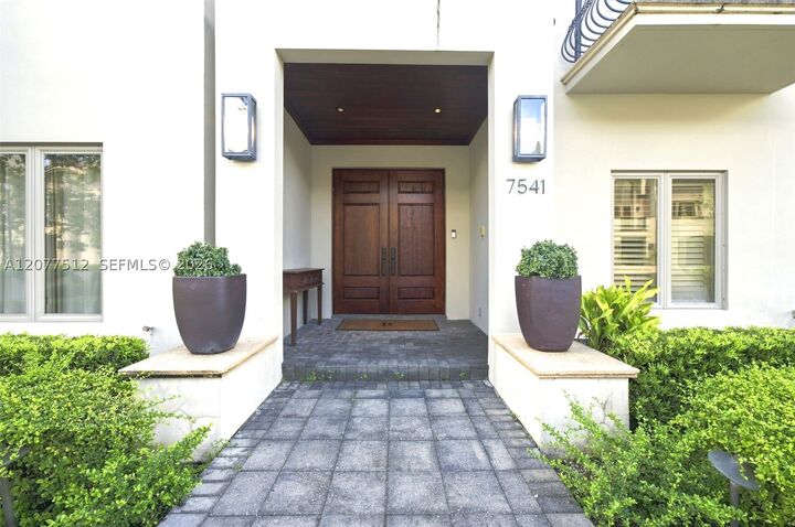 Property Photo:  7541 SW 56th Ct 7541  FL 33143 