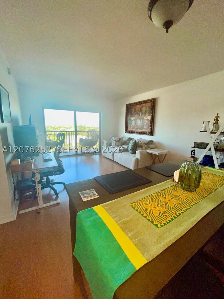 Property Photo:  