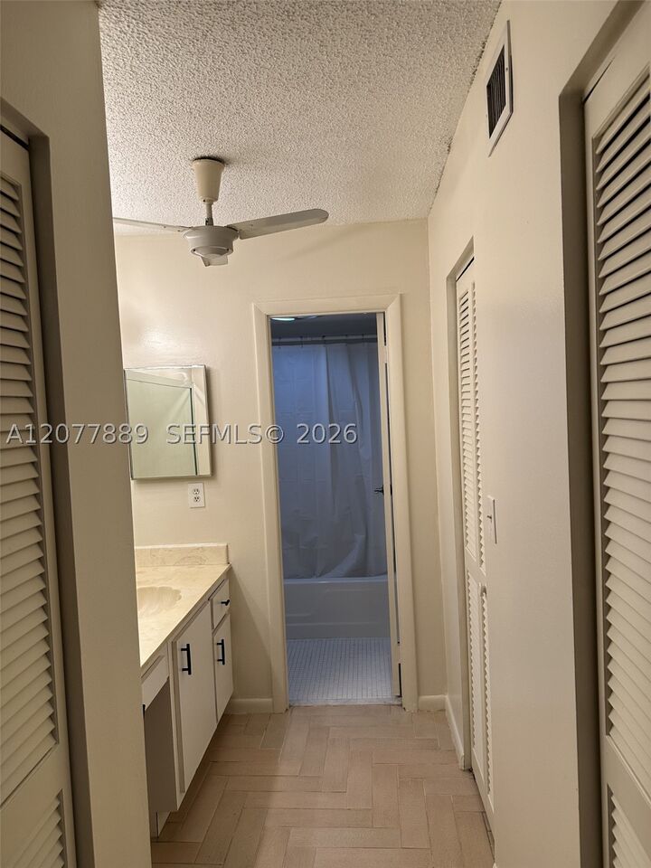 Property Photo:  6061 N Falls Cir Dr 106  FL 33319 