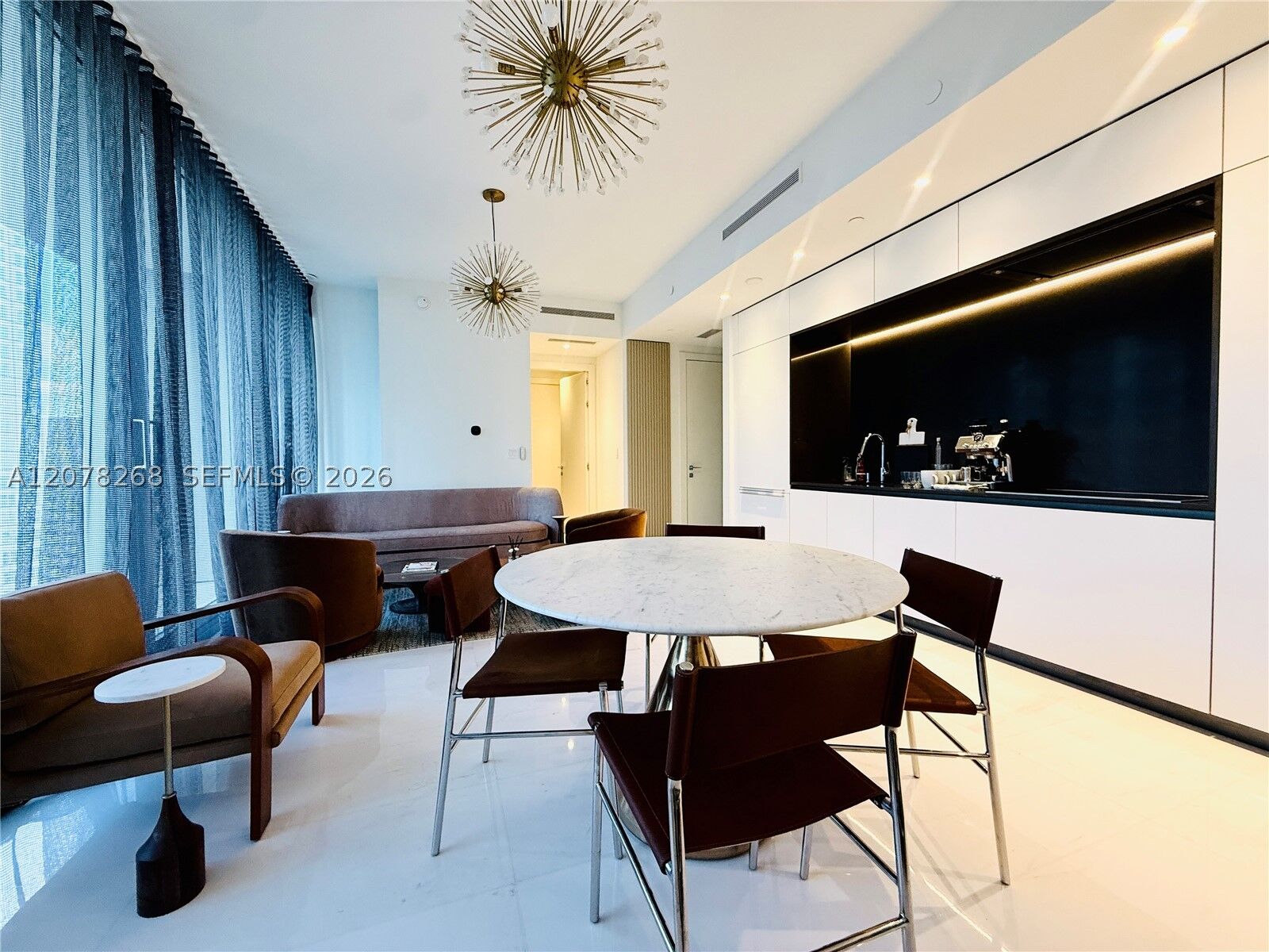 Property Photo:  300 Biscayne Blvd Way 3908  FL 33131 