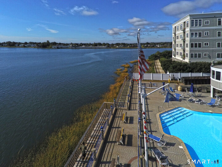 Property Photo:  21 Harbour Close A-21  CT 06405 