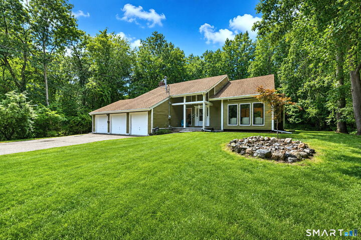 Property Photo:  405 Shelton Road  CT 06611 