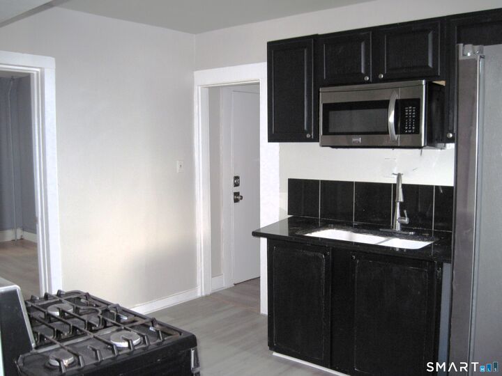 Property Photo:  78 Whitmore Street  CT 06114 