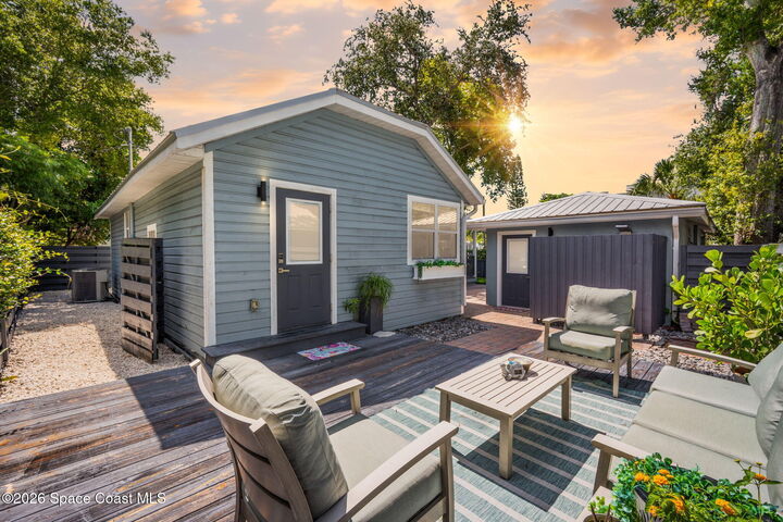 Property Photo:  1841 Laurel Street  FL 34232 