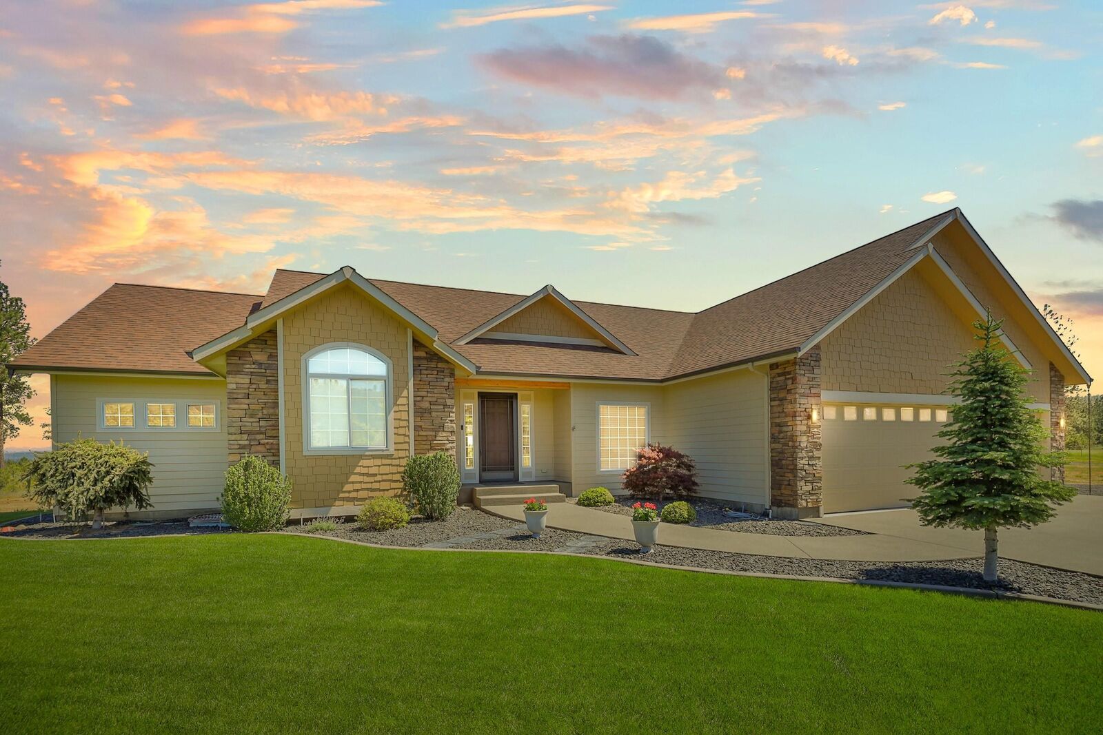 Property Photo: 7508 N Garfield Rd WA 99224