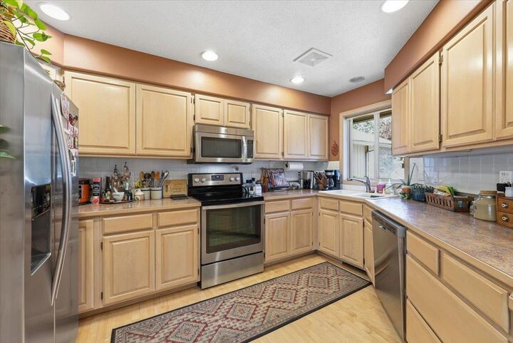 Property Photo: 3107 S Winthrop Ln WA 99203