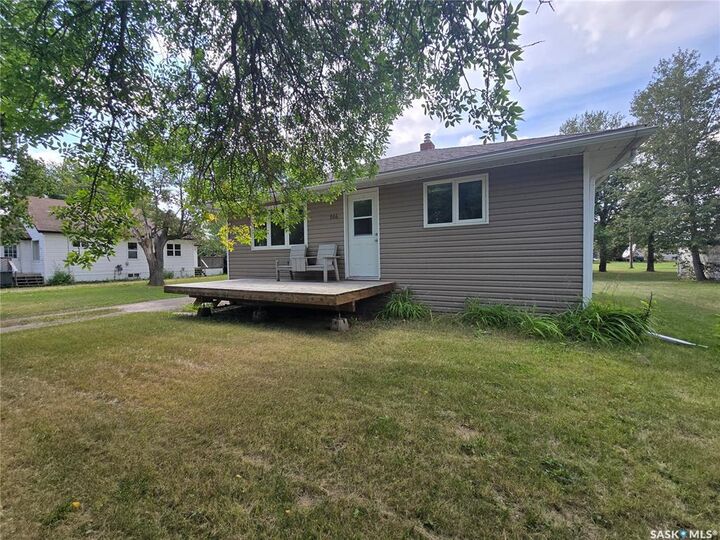 Property Photo: 906 Pacific Street SK S0G 2B0