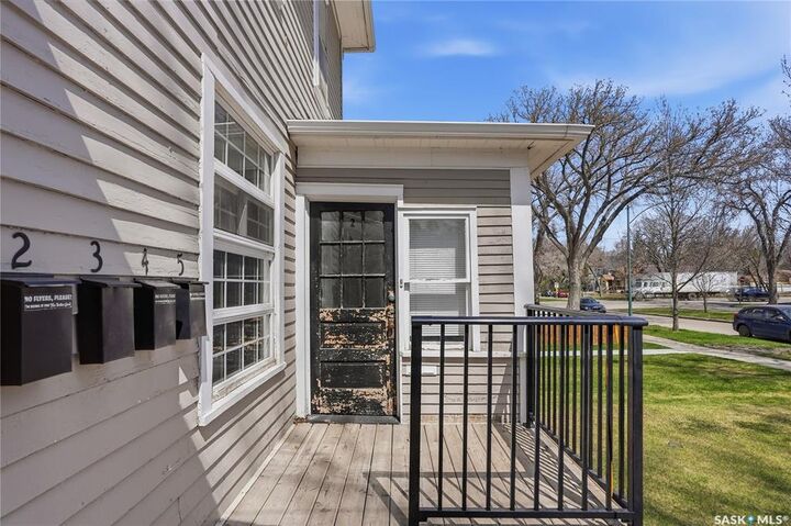 Property Photo:  610 Albert Avenue  SK S7N 1G7 