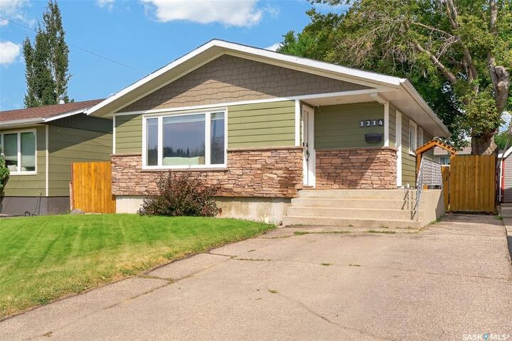 1214 Grandview Street W — photo 1