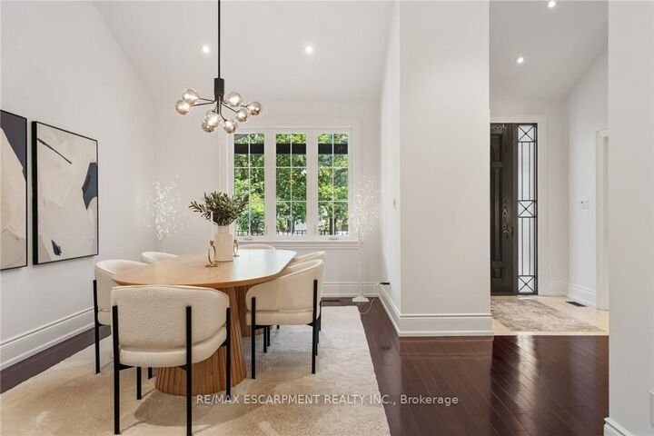 Property Photo: 1063 Greenoaks Drive ON L5J 3A1
