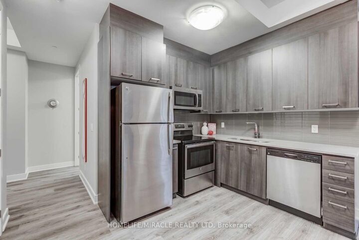 Property Photo: 150 Main Street W 516 ON L8P 1H8