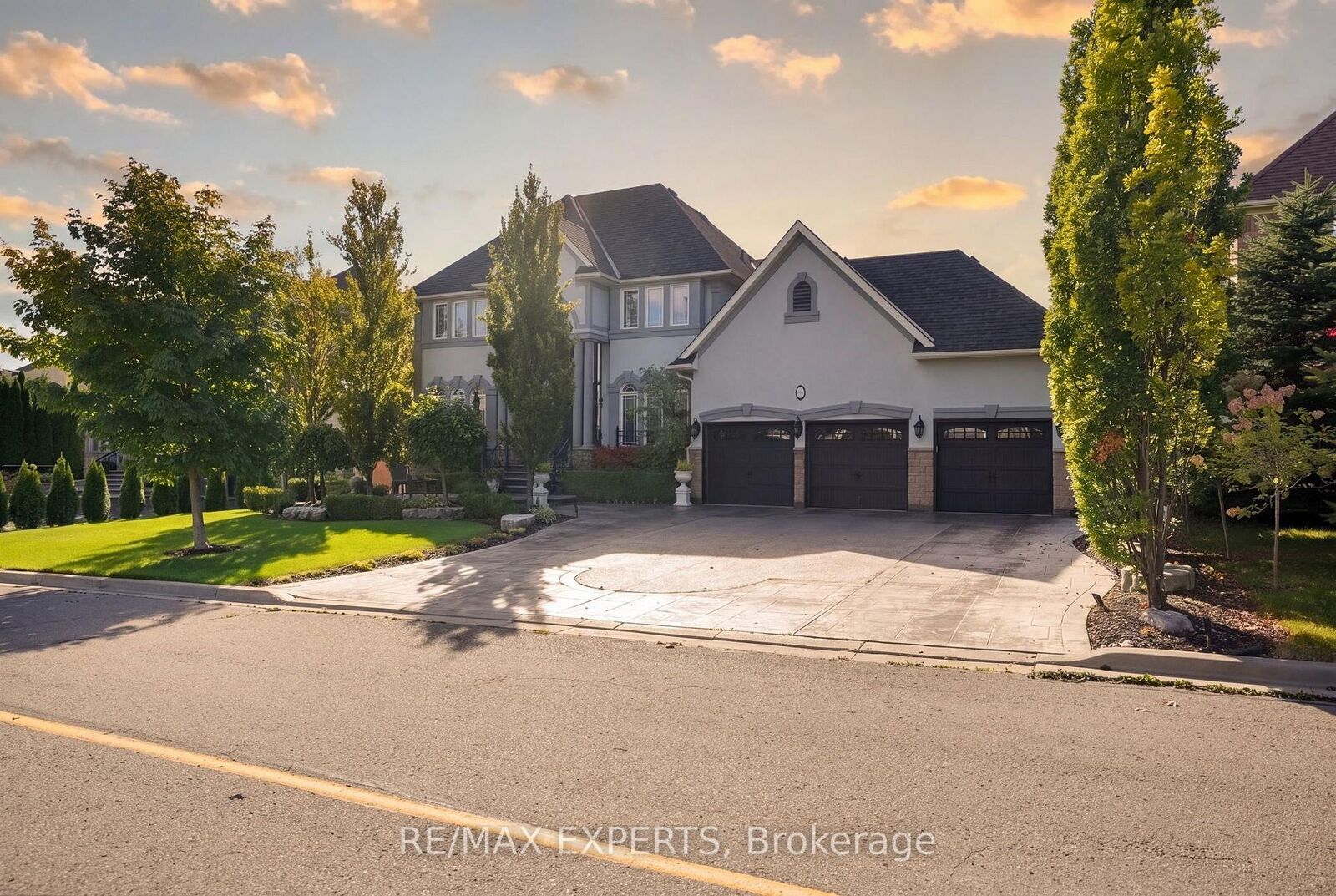 Property Photo:  91 Hunterwood Chase  ON L6A 3S1 