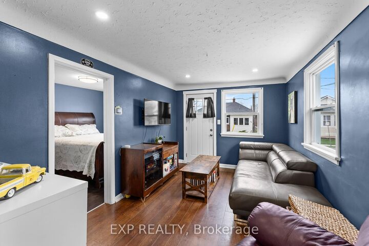 Property Photo:  47 Battle Street  ON L2V 3W4 