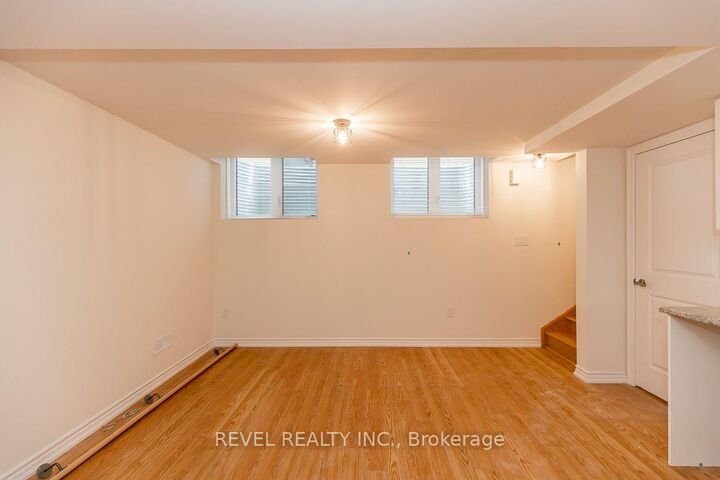 Property Photo: 86 Nottingham Road Lower ON L9J 0L3
