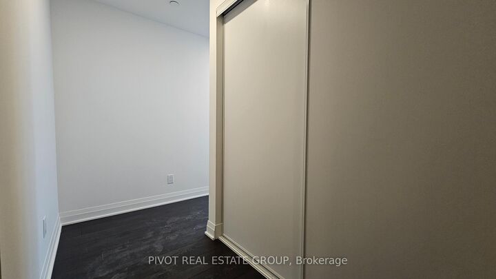 Property Photo:  4015 The Exchange Street 2902  ON L5B 0N9 