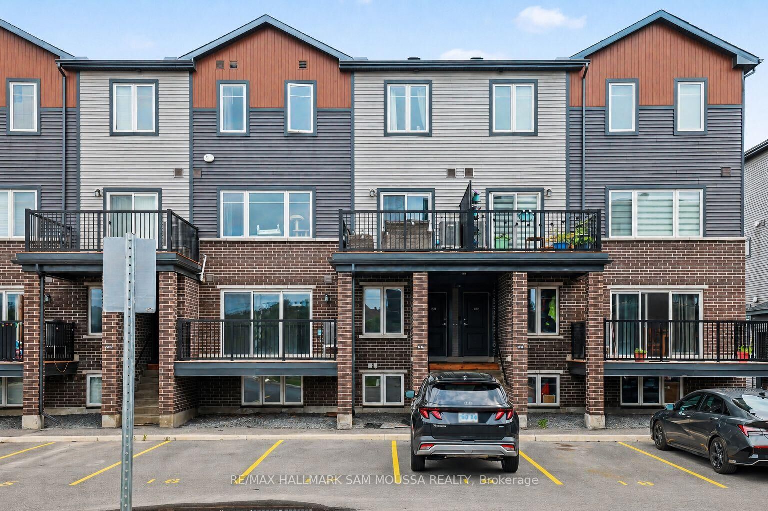 Property Photo:  215 Eldorado Private A  ON K2K 0N9 