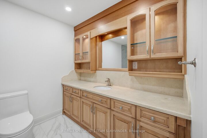 Property Photo: 31 Linstock Drive ON L6P 1E2