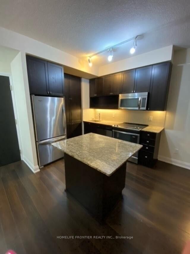 Property Photo: 18 Graydon Hall Drive 2211 ON M3A 2Z9