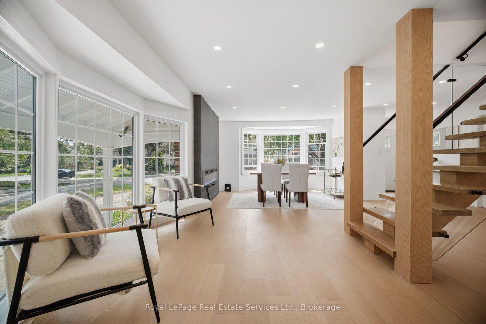 Property Photo: 947 Glenwood Avenue ON L7T 2K1
