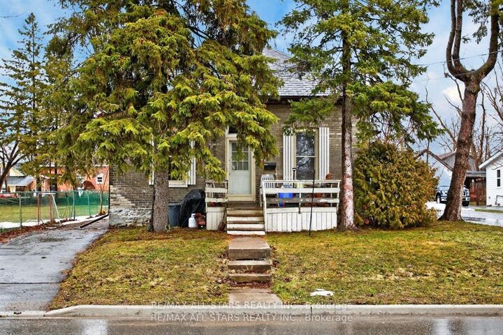 Property Photo: 36 Caroline Street ON K9V 1T1