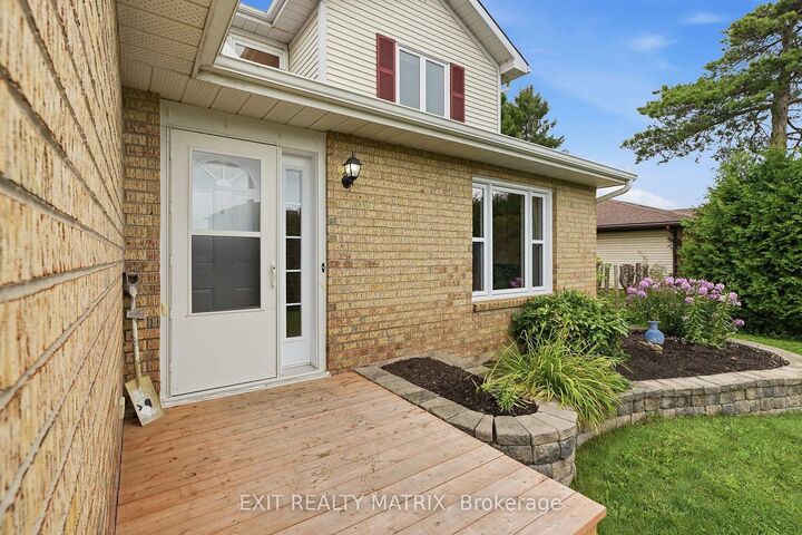Property Photo:  47 Isabelle Street  ON K0A 1M0 