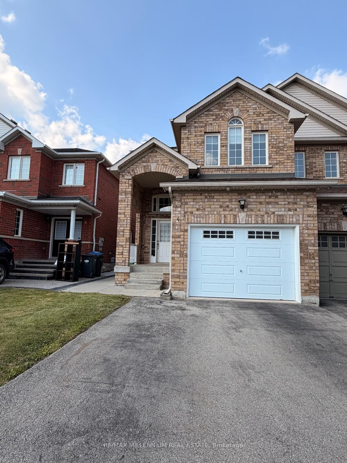 Property Photo:  4 Flower Trail  ON L6P 1P1 