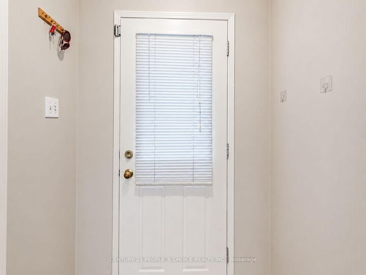 Property Photo:  186 Pickett Crescent  ON L4N 8C2 