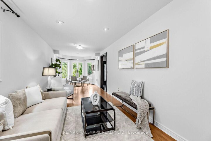 Photo de la propriété: 106 Larratt Lane ON L4C 0E3