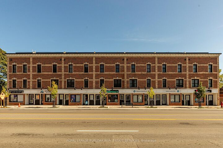Property Photo: 760 Lakeshore Road E 207 ON L5E 1C7