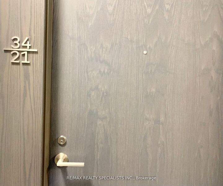 Property Photo:  9 Mabelle Avenue 3421  ON M9A 4X7 