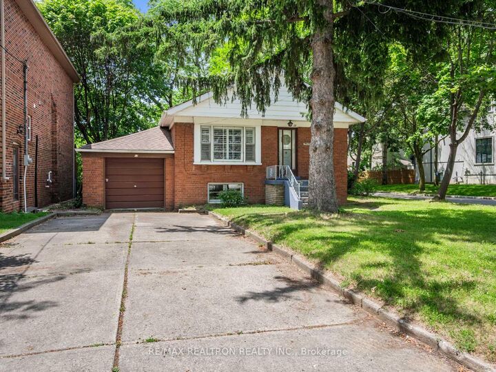 12 Graymar Avenue — photo 1