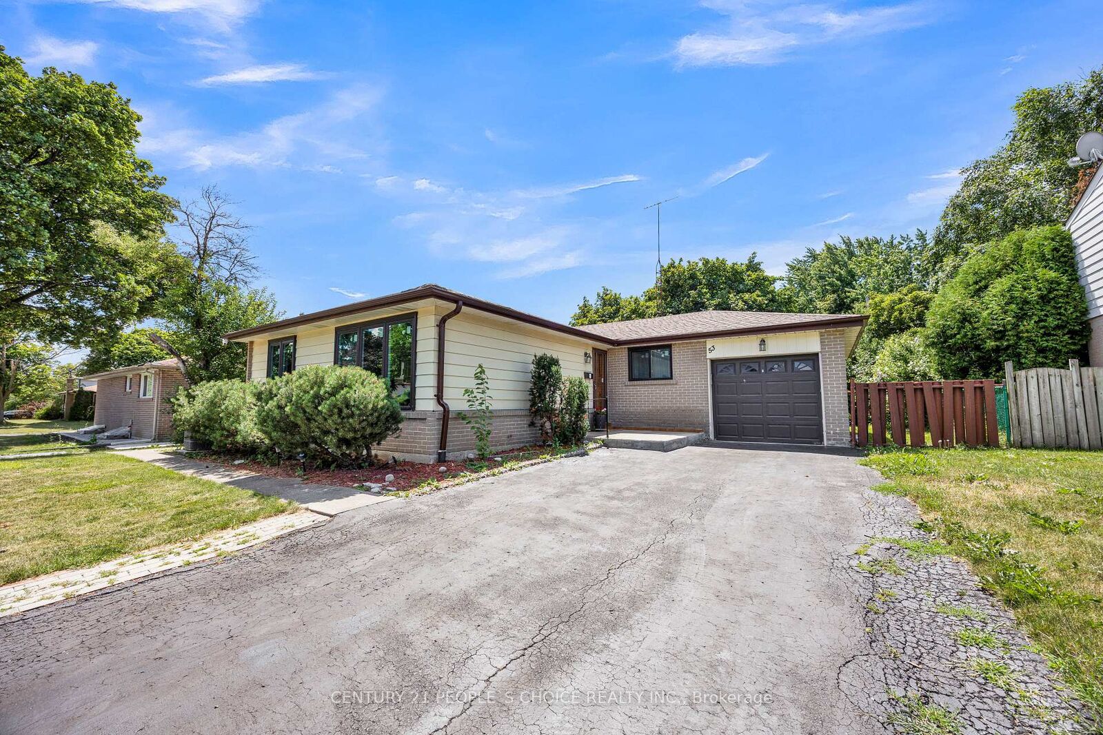 Property Photo: 53 Brookland Drive W ON L6T 2M7