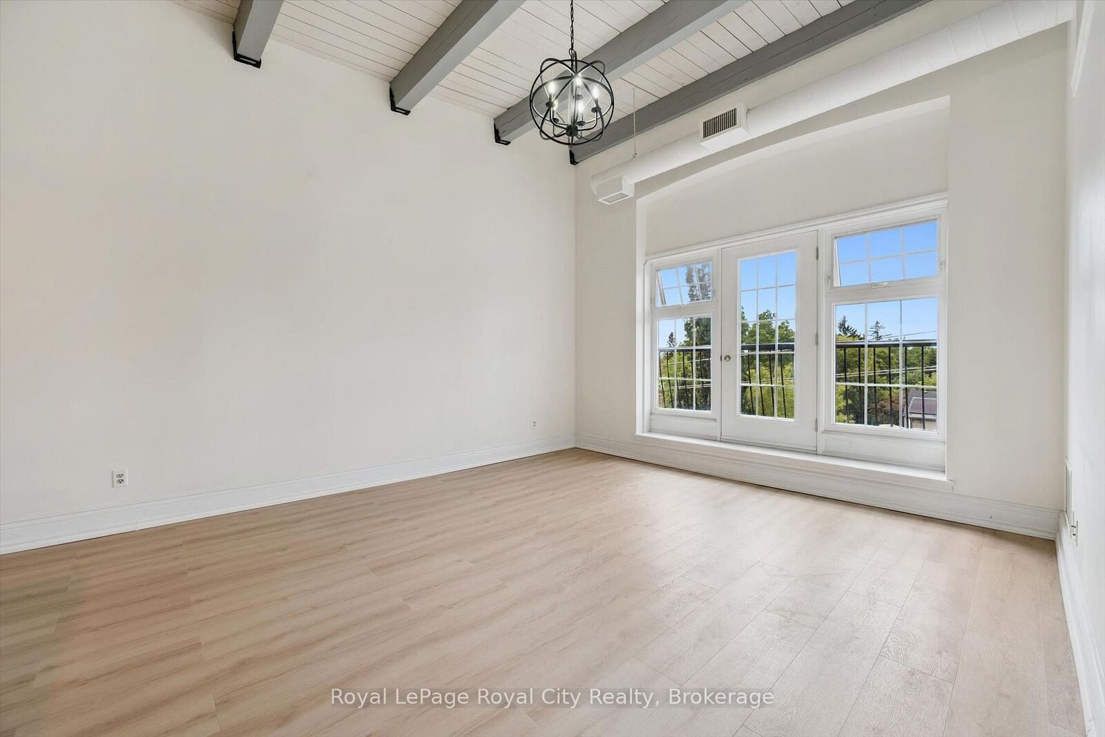 Property Photo:  40 Northumberland Street 306  ON N1H 3A5 