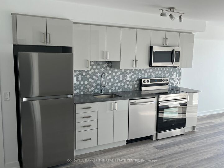 Property Photo:  1435 Celebration Drive 1401  ON L1W 0C4 