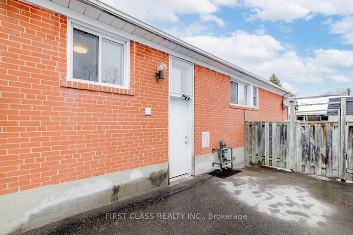 Property Photo:  260 Taylor Mills Drive N Main Fl  ON L4C 2T7 