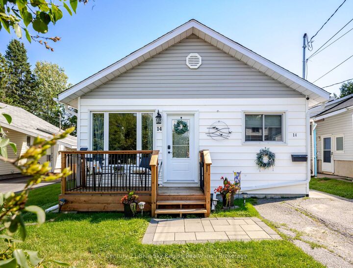 Property Photo:  14 Macdonald Avenue W  ON P1A 1G4 