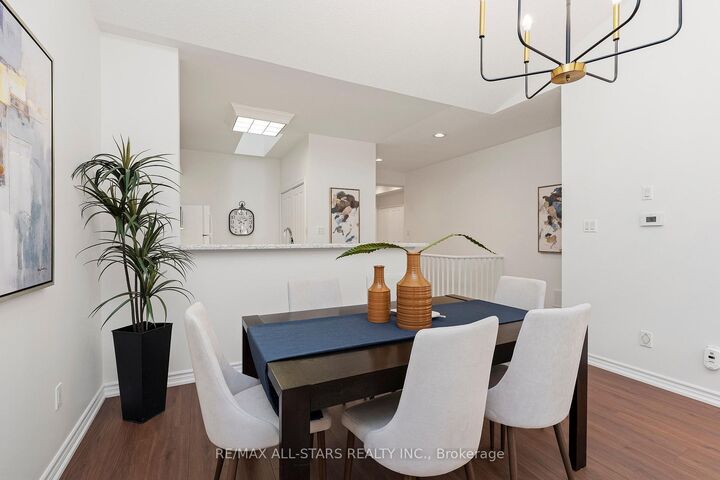 Property Photo: 16 Kingfisher Cove Way ON L6E 1B4