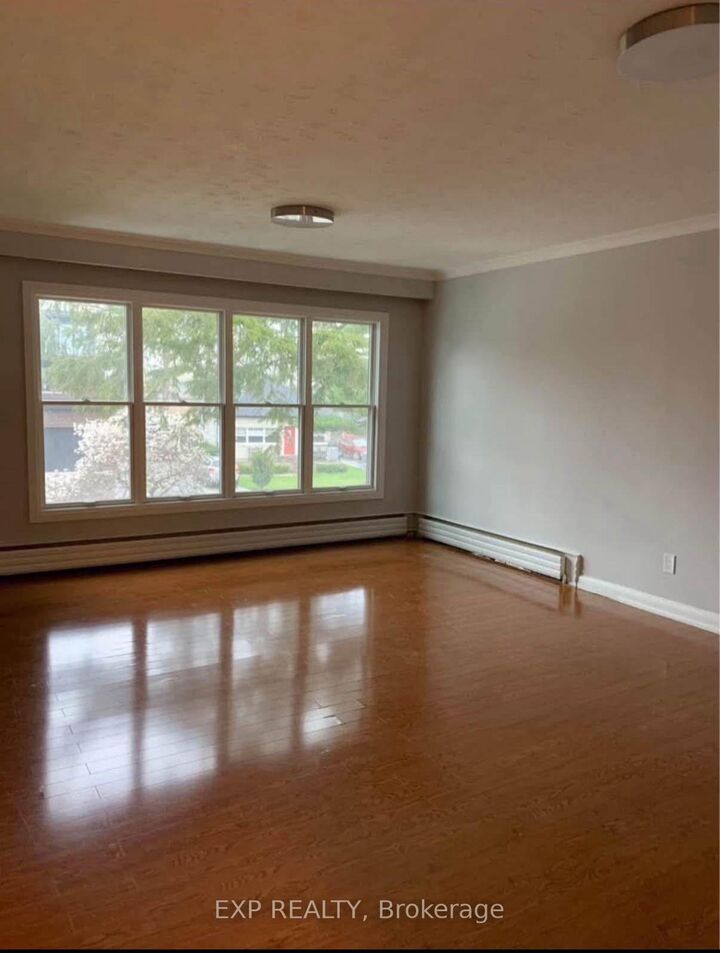Property Photo: 60 Maple Avenue S 3 ON L5H 2R6
