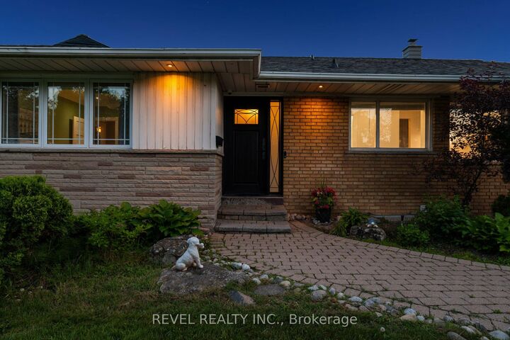 Property Photo: 1648 Crediton Parkway ON L5G 3X3