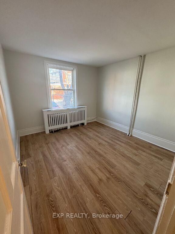 Property Photo:  10 Willow Street N 1  ON L7J 1Z7 