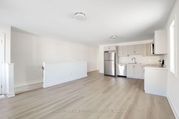 Photo de la propriété:  148 Doctor Agnes Craine Drive  ON K7A 0A5 