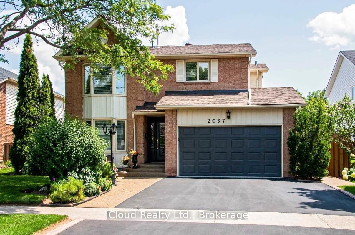 Property Photo: 2067 Hunters Wood Drive ON L7M 2T1