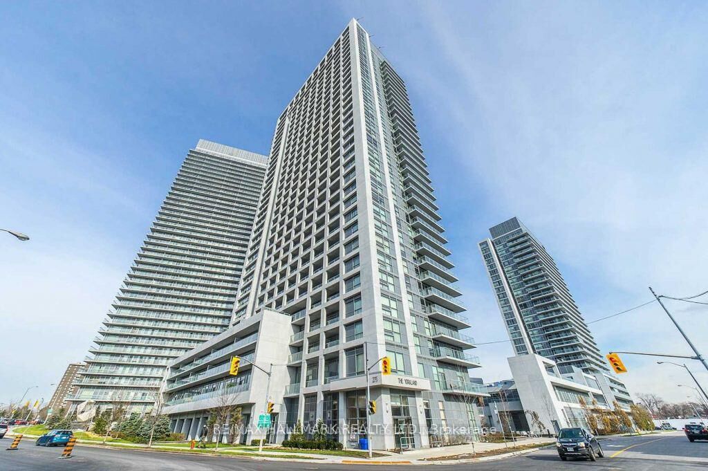 Property Photo: 275 Yorkland Road 802 ON M2J 0B4