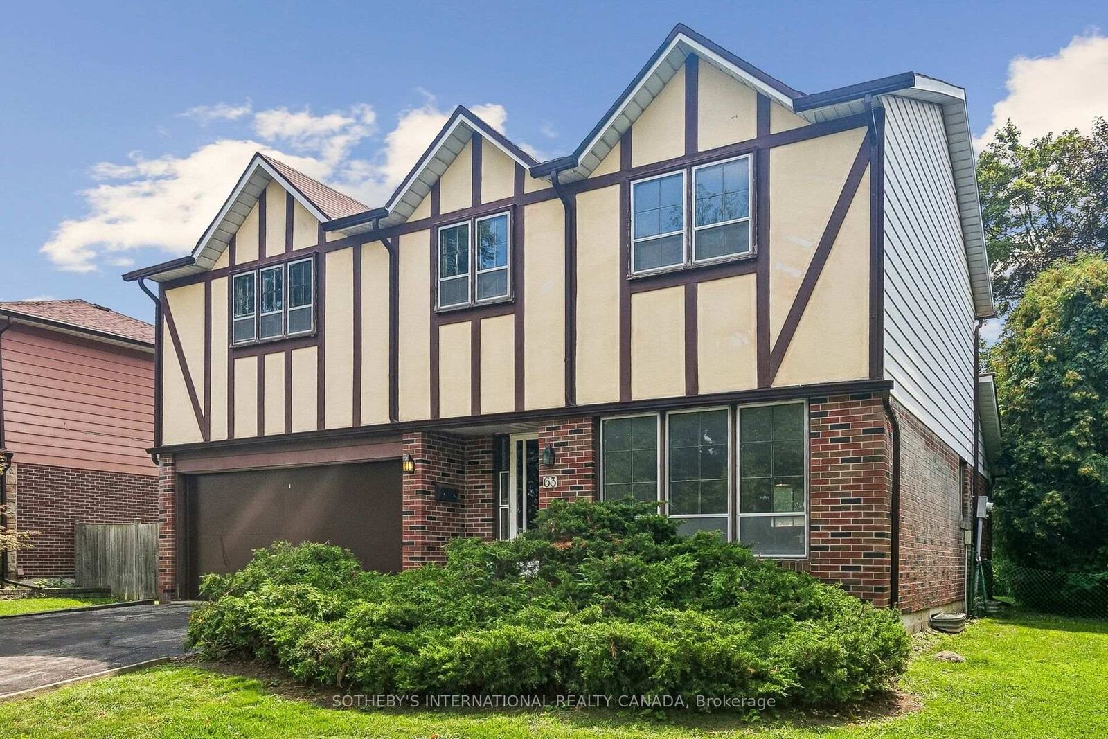 Property Photo: 63 Cobblestone Drive ON M2J 2X6