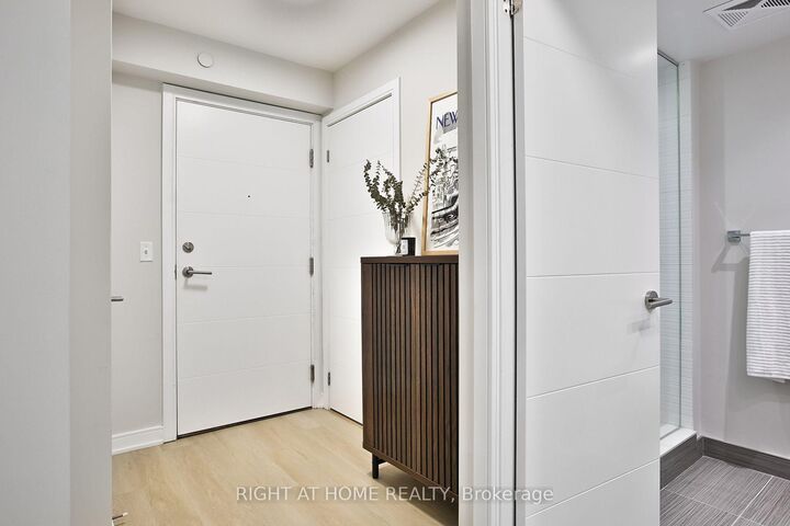 Property Photo: 525 Adelaide Street W 1623 ON M5V 0N7